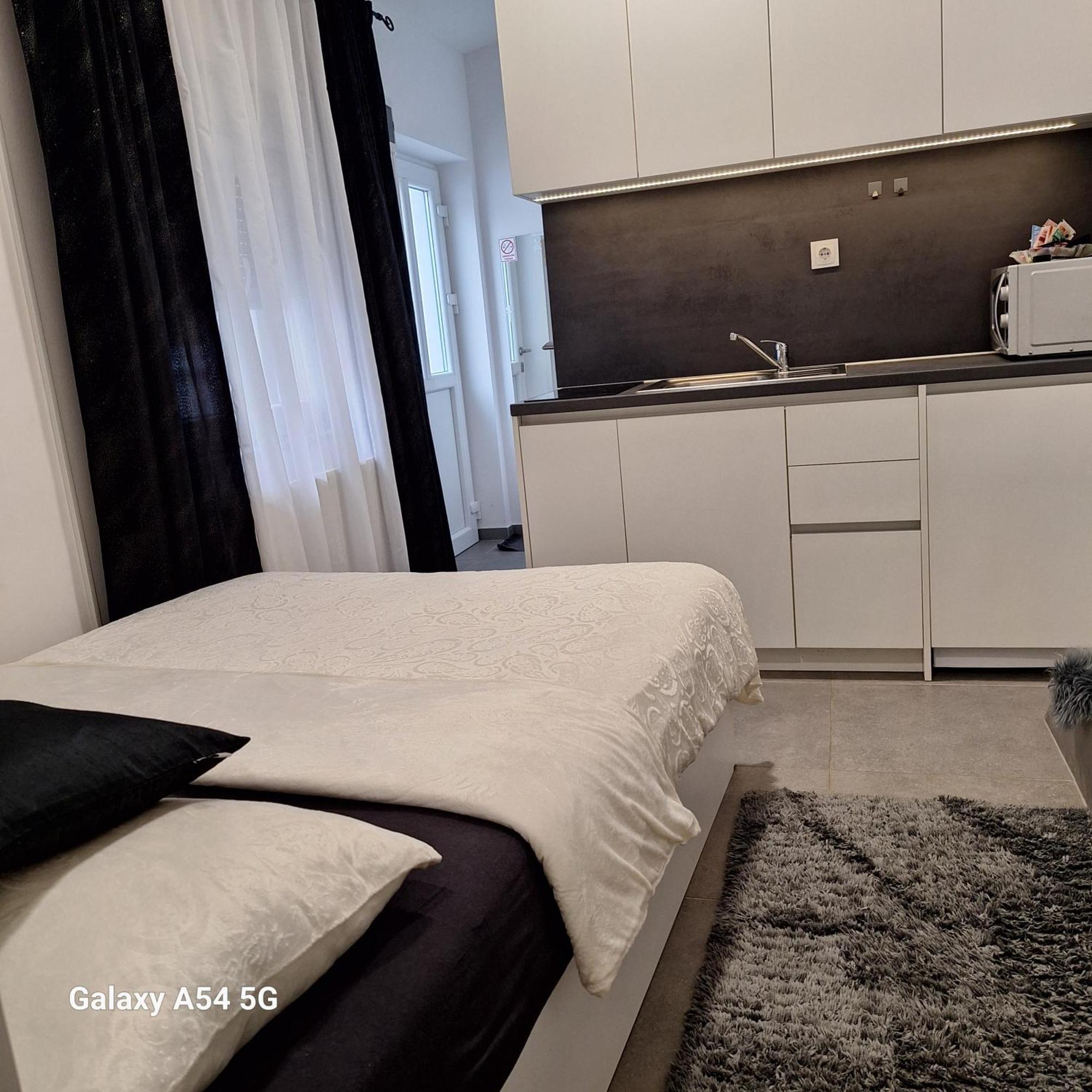Studio Apartmani Louis I Lola Загреб Экстерьер фото